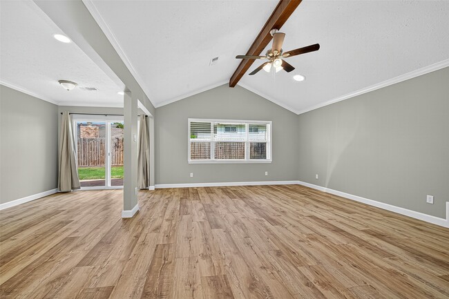 Building Photo - 3019 Jenny Dr