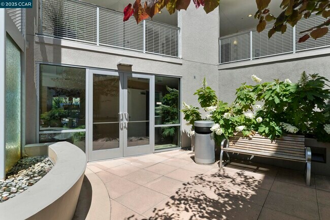 Building Photo - 555 Ygnacio Valley Rd