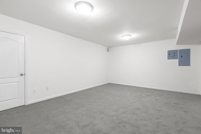 Building Photo - 53 Bloomington Ln