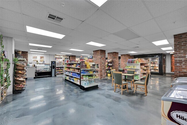 Building Photo - 6039 Collins Ave