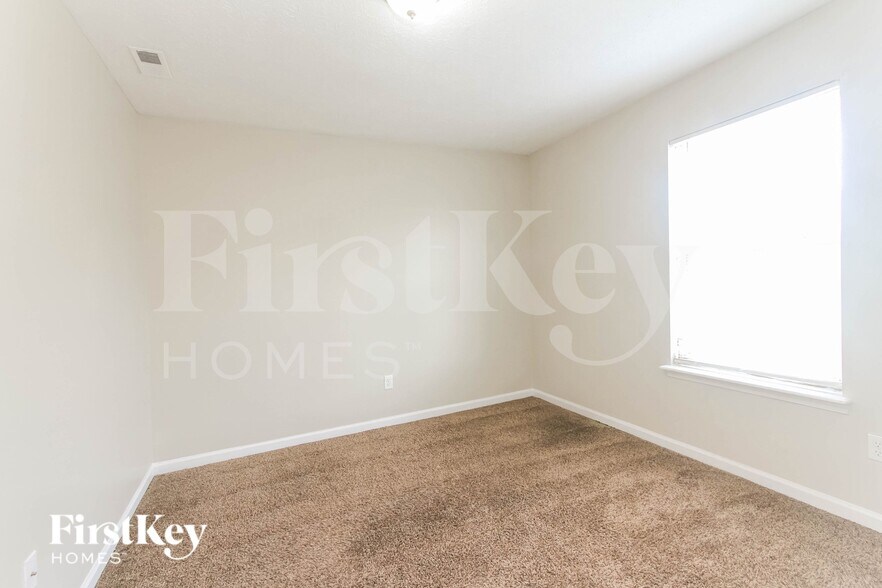 Building Photo - 5204 Hodson Dr