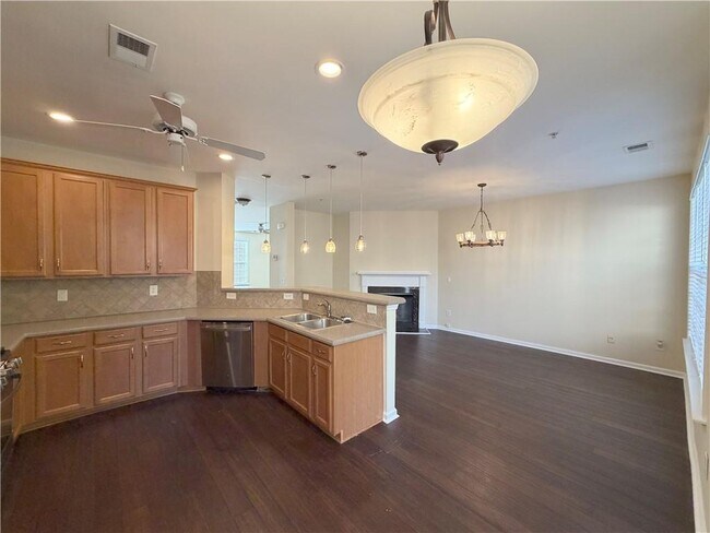 Building Photo - 4680 Creekside Villas Way