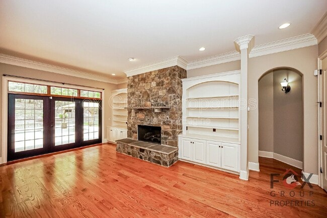 Building Photo - 143 Greenbay Rd