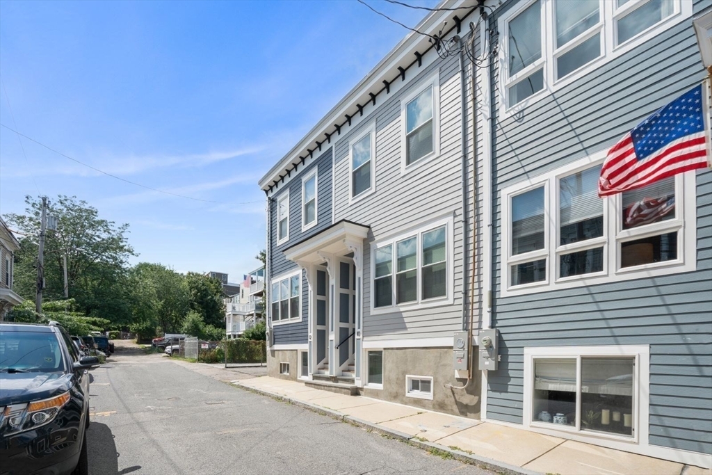 Building Photo - 12 Colebrook St