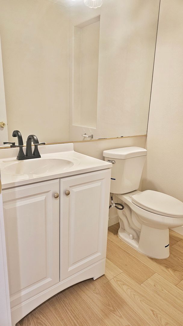 Building Photo - Beautiful 4 Bed 2.5 Bath  3190 sq ft Home in Lakemont, Bellevue