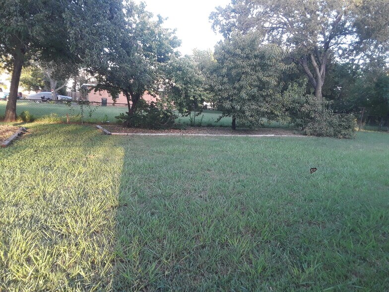 Building Photo - 1006 Municipal Ave