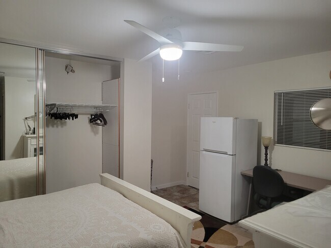 closet - 17446 Ludlow St