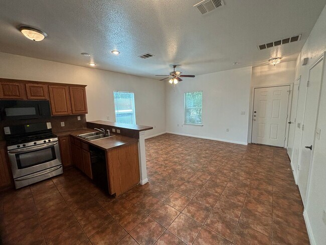 Building Photo - 1703 Deloney St