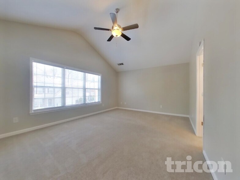 Building Photo - 411 Yarrow Way