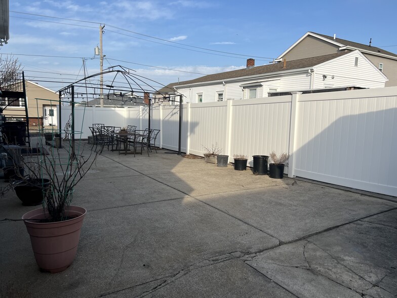 Building Photo - 51 Dawes St