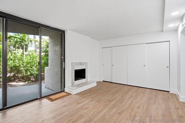 Building Photo - 1222 Hillsboro Mile