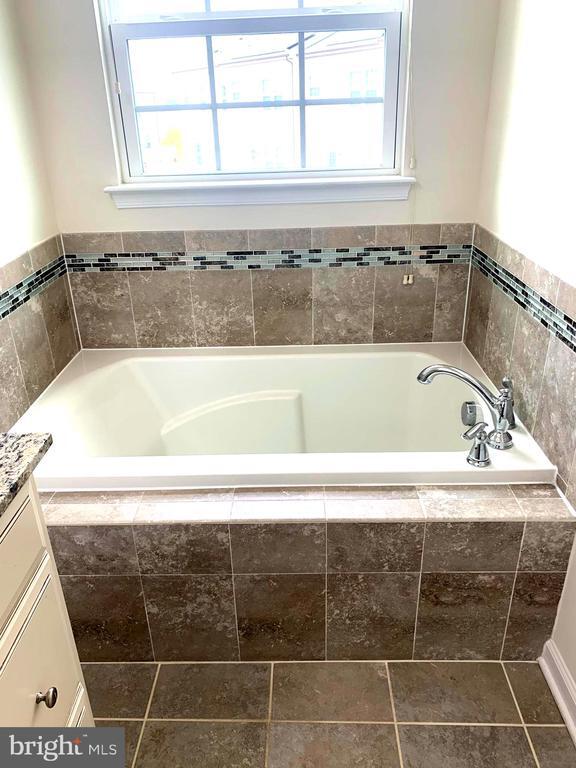 Building Photo - 9457 Virginia Jane Way