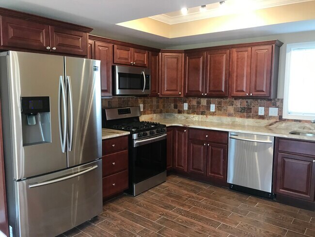 Primary Photo - 35 Governor St