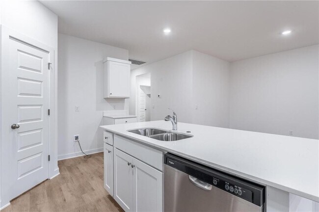 Building Photo - 138 S Maroon Ave