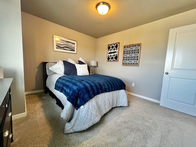 Building Photo - Modern 3 Bed, 2.5 Bath House in North Fort Collins! Available ASAP!