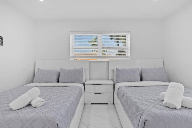 Building Photo - 871 NW 23rd Terrace