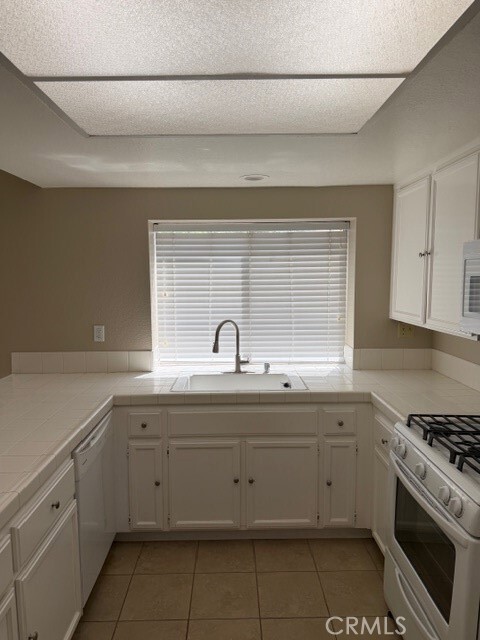 Building Photo - 40198 Tanager Cir