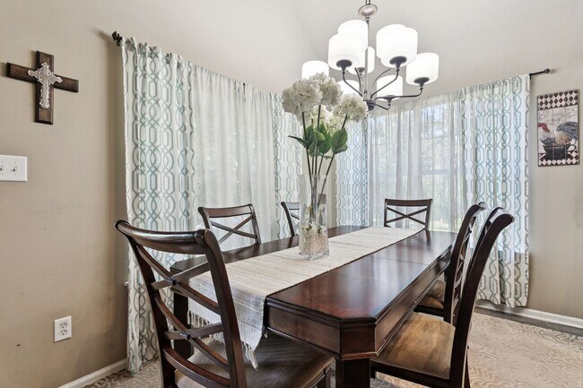 Building Photo - Elegance at it's Finest