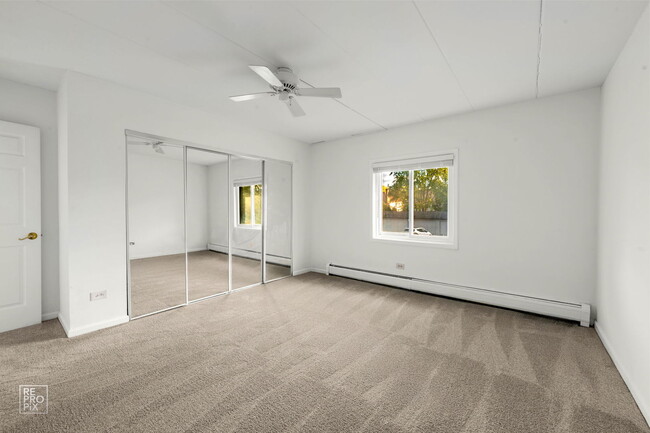 Building Photo - 264 E Bailey Rd