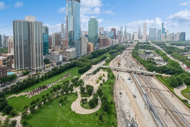 Building Photo - 1211 S Prairie Ave