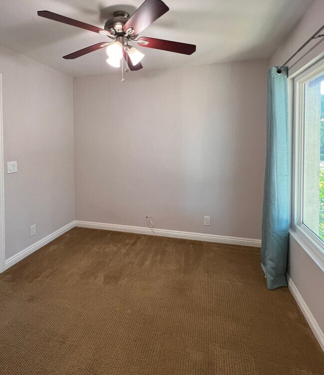 Building Photo - Newly updated 3-bedroom, 2.5-bath Hampton ...