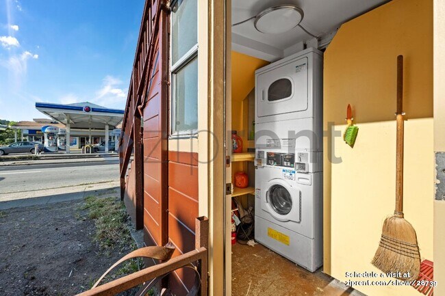 Building Photo - 1408 Second St