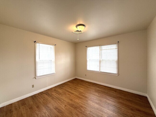 Building Photo - Welcome Home! 15% Discount for two months!!