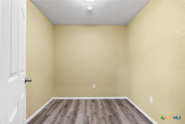 Building Photo - 906 Attas Ave