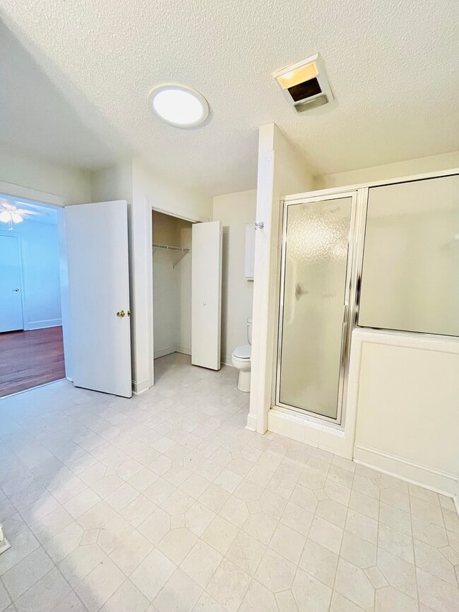 Building Photo - 2619 Crockett Dr