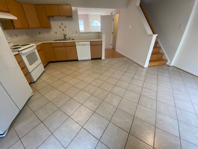 Building Photo - Application Fee Waived For Fall! A spacious three bedroom, two and one half bath townhouse locate...