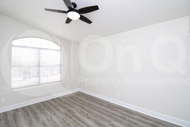 Building Photo - 1210 E Whitefish Bay Ct