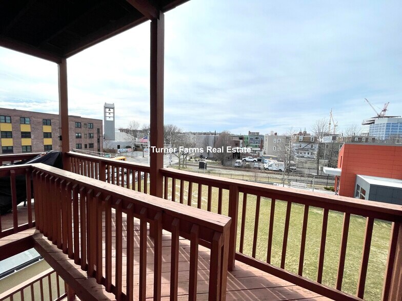 Building Photo - 27 Lambert St