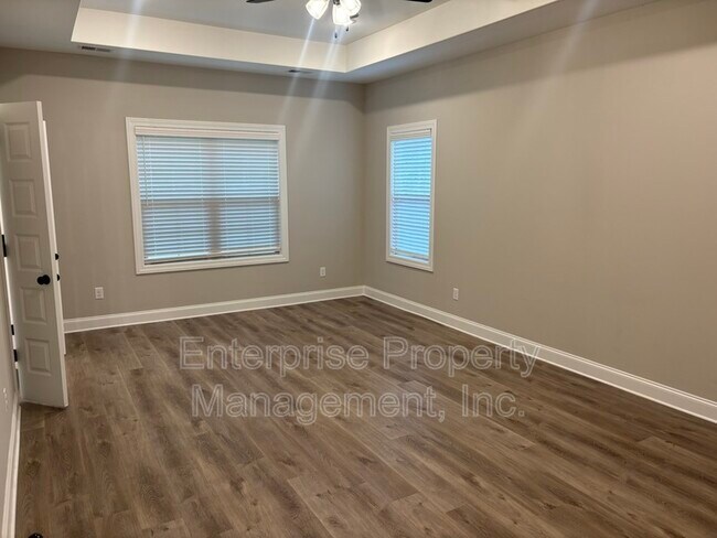 Building Photo - 564 Holden Dr