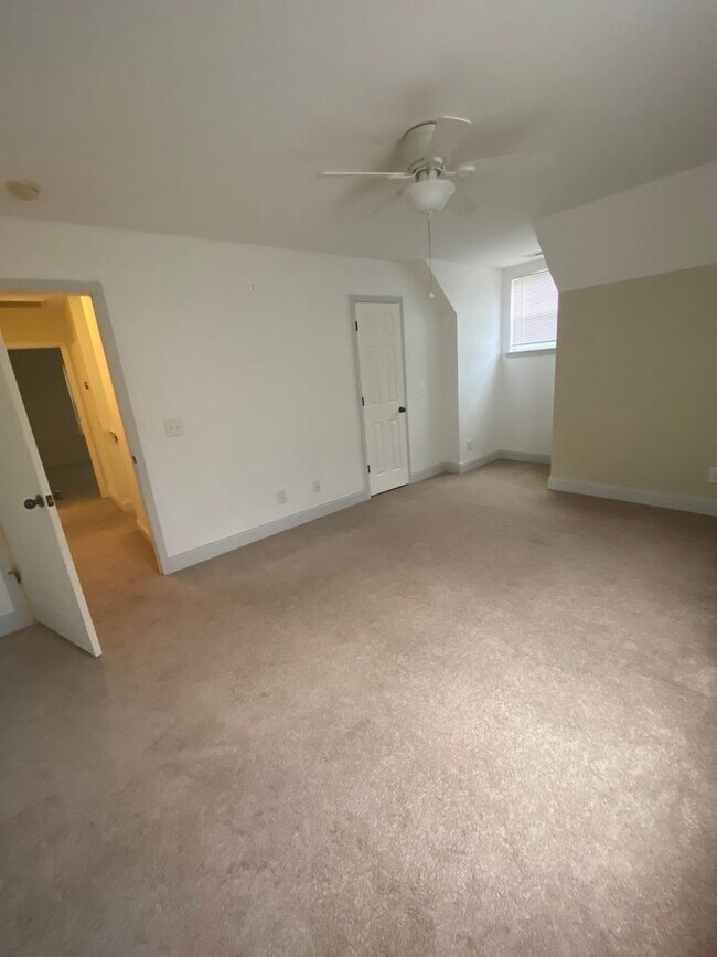 Building Photo - Beautiful 3/3 home in Caney Fork area.