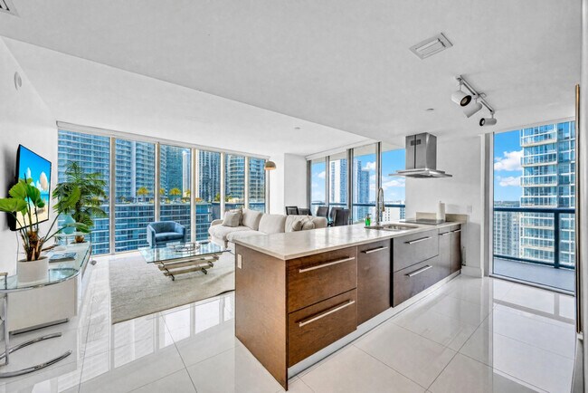 Building Photo - 485 Brickell Ave