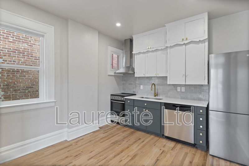 Building Photo - 1058 N Pearl St