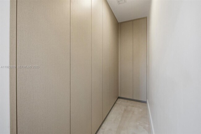 Building Photo - 3111 SW 12th St