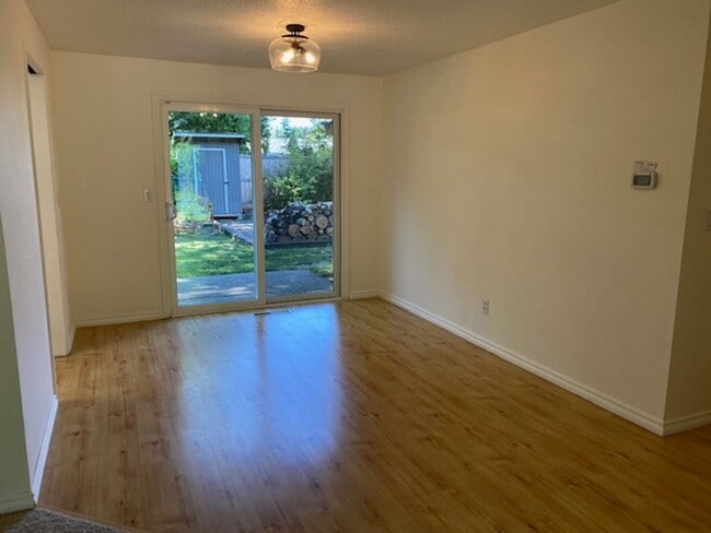 Building Photo - 19260 SW Vista St