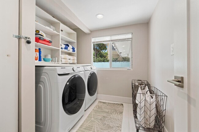 Building Photo - 2112 NE 32nd Ave