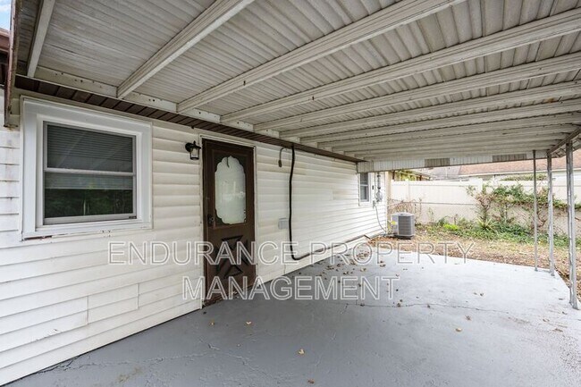 Building Photo - 4612 W Hillcrest Ave