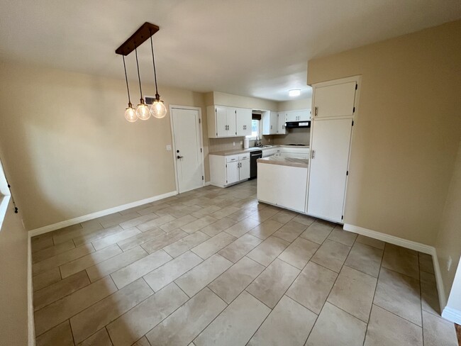 Building Photo - 9686 Wayfarer Dr