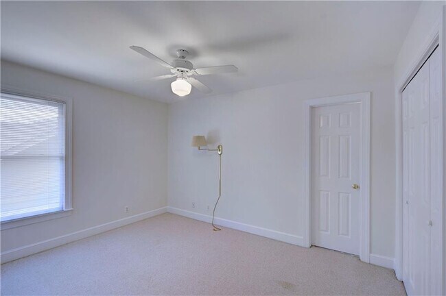 Building Photo - 112 Newfield St