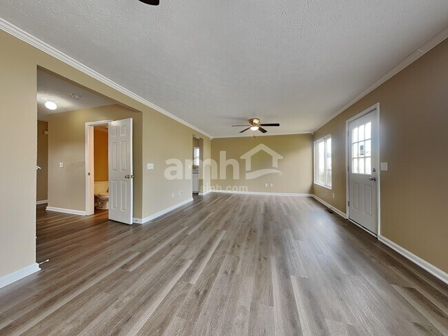 Building Photo - 9865 Whispering Pine Dr