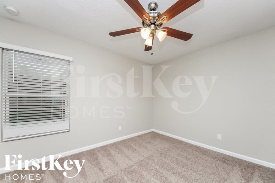 Building Photo - 797 SW Hillsboro Cir