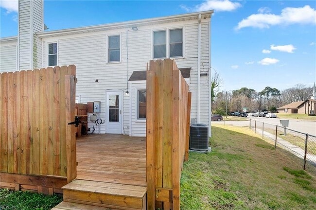 Building Photo - 5496 Lynbrook Landing