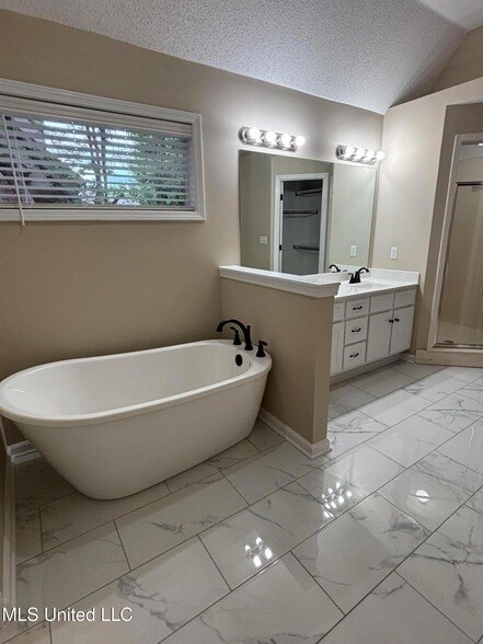 Building Photo - 1705 Cedar Lake Cove