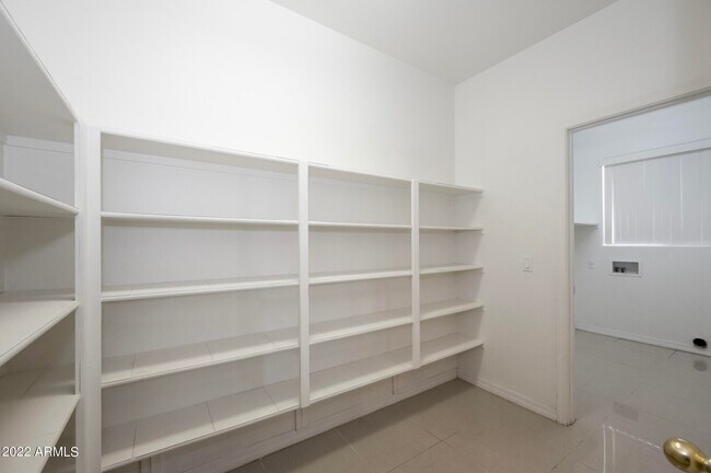 Building Photo - 2684 E Birchwood Pl
