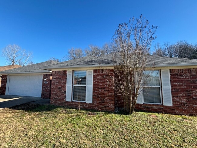 Building Photo - **COMING SOON**Welcome to this conveniently located home in Russellville, AR.