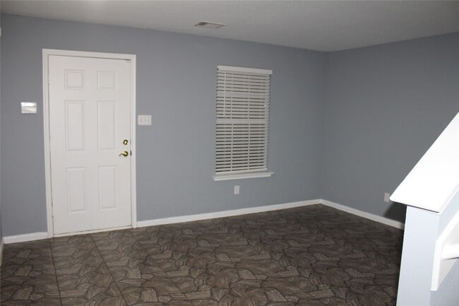 Building Photo - 8143 Sanders Forest Ct