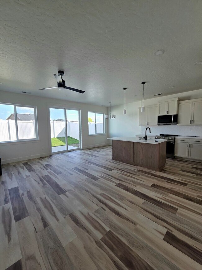 Building Photo - 4601 Highgarden Wy